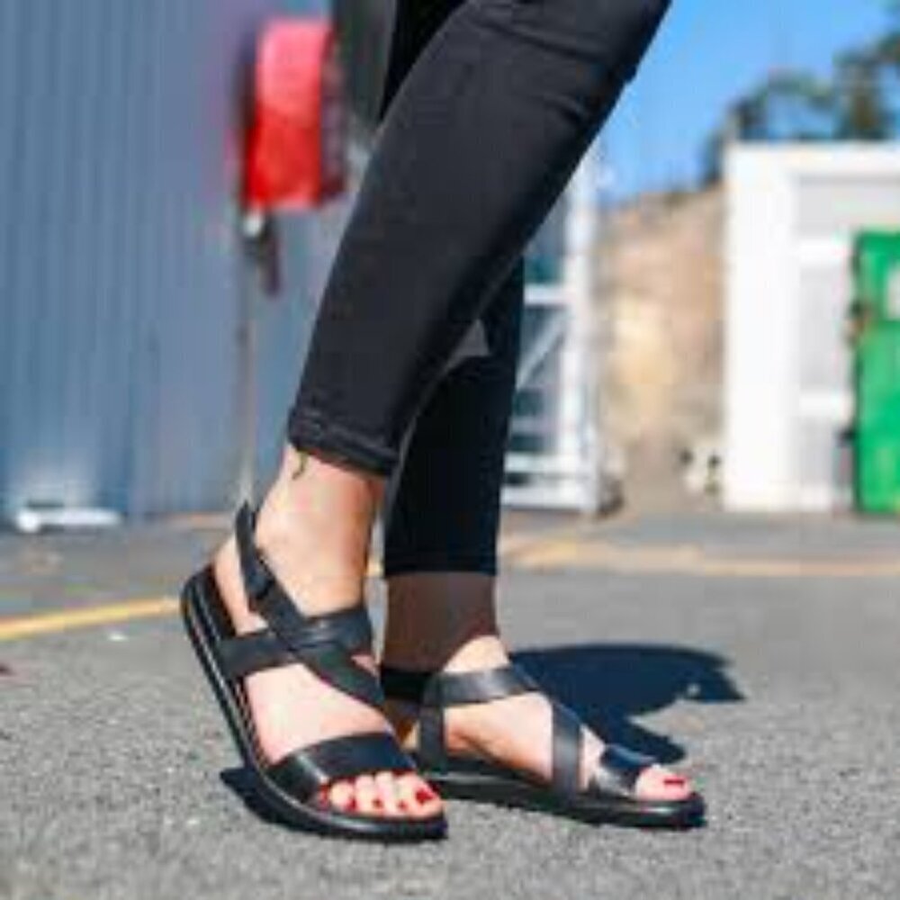 Ecco Leather Black Sandals Elegant Comfort Design Women Size 7